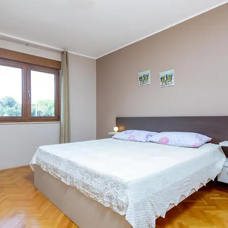 Apartment For Families With Children Banjole, - 2258