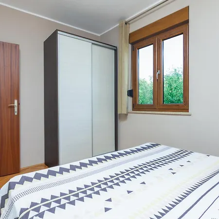Apartment For Families With Children Banjole, - 2258