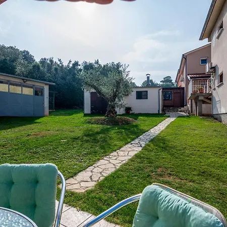 Apartment For Families With Children Banjole, - 2258 *