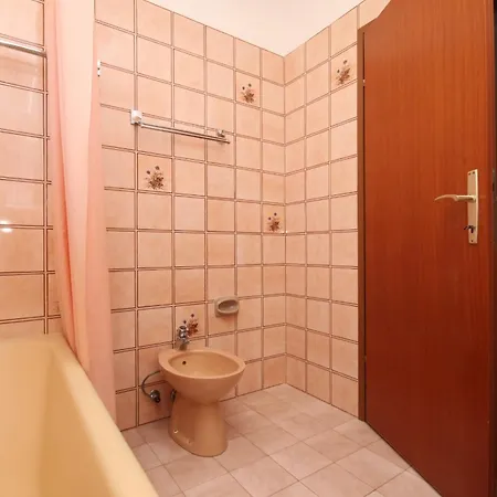 Appartement For Families With Children Banjole, - 2258